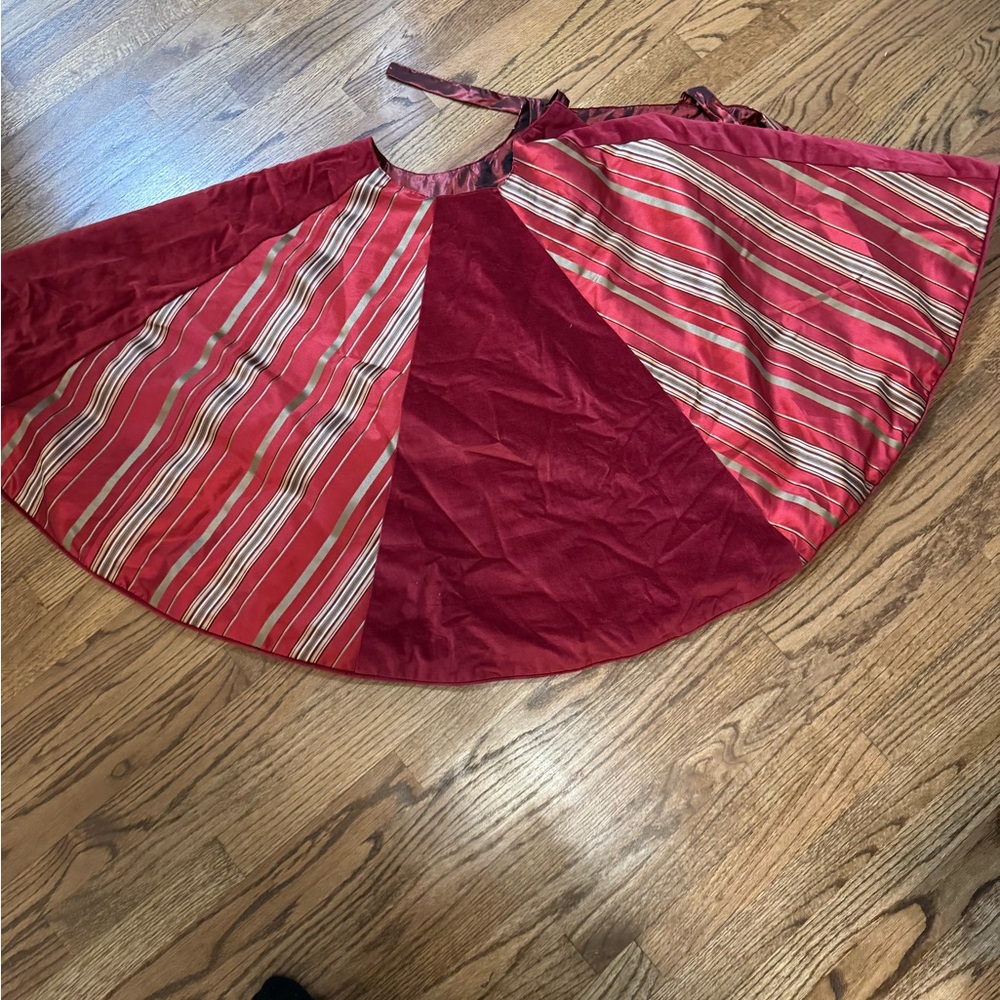 Rodeo home Tree skirt beautiful stripe pattern gold, burgundy olive green color